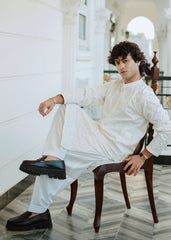 CLASSIC OFF-WHITE EMBROIDERY KURTA